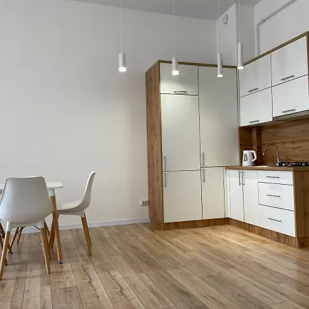 Square Apartment *