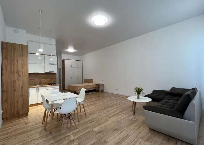 Square Apartment *